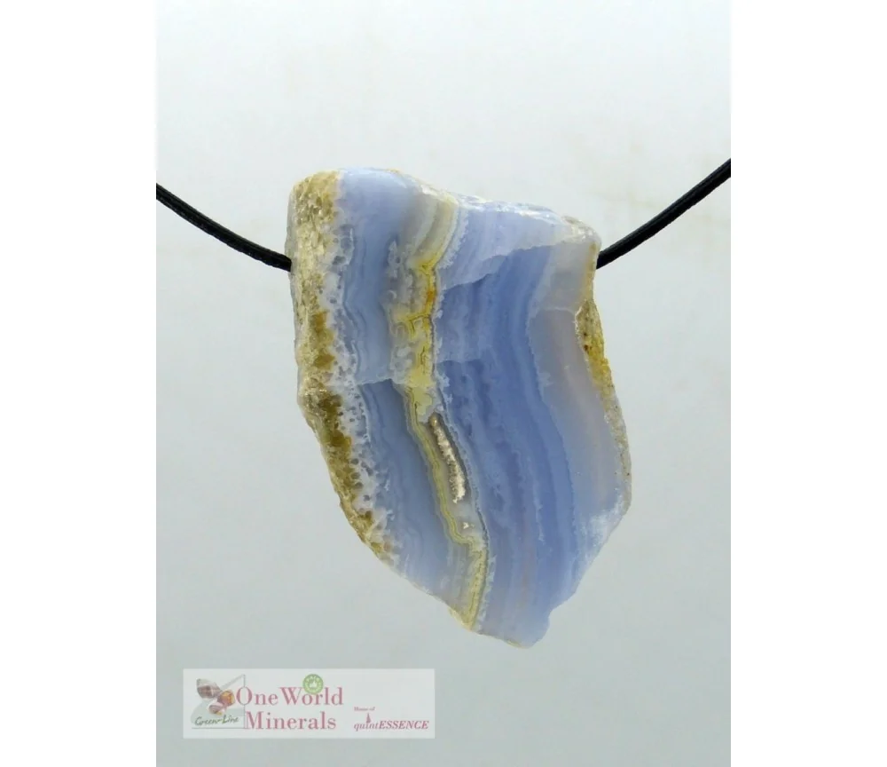 One World Minerals - Chalcedon, eine Seite handpoliert, die andere Seite natur, Unikate, gebohrt