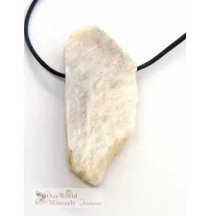 One World Minerals - Mondstein, eine Seite handpoliert, die andere Seite natur, Unikate, gebohrt