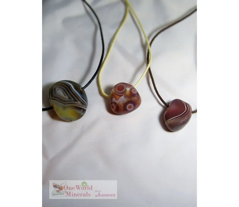 One World Minerals - 2 grau gebänderte Achate & 1 Augenachat aus Botsuana, Anhängerset