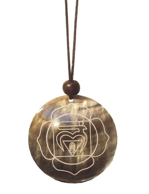 Muschelschmuck mit Gravur "Muladhara Chakra" 4cm