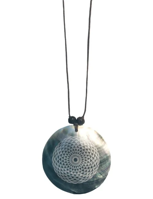 Muschelschmuck mit Gravur "Sahasrara-Chakra" 6cm