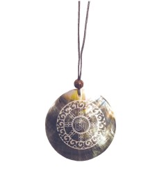 Halskette - Muschel mit Gravur - Dharma Chakra- 6cm