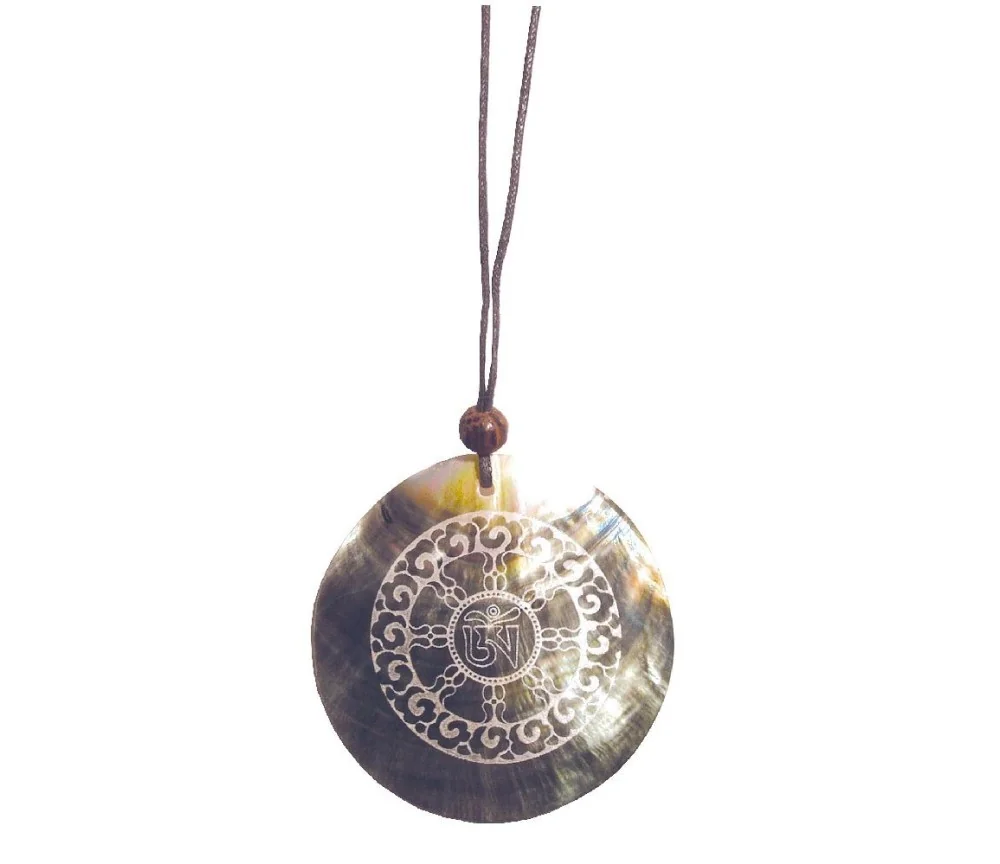 Halskette - Muschel mit Gravur - Dharma Chakra- 6cm