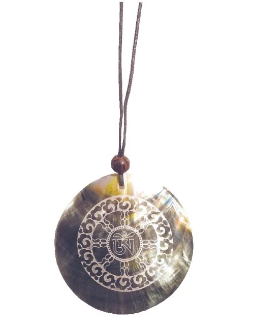 Muschelschmuck mit Gravur "Dharma Chakra" 6cm