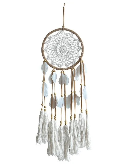 Traumfänger mit gehäkeltem Netz und Quasten