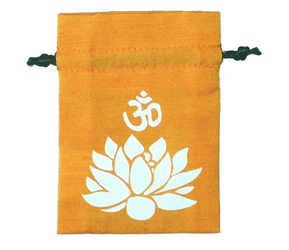 Baumwollsäckchen "Om Lotus" saffran 8x11cm