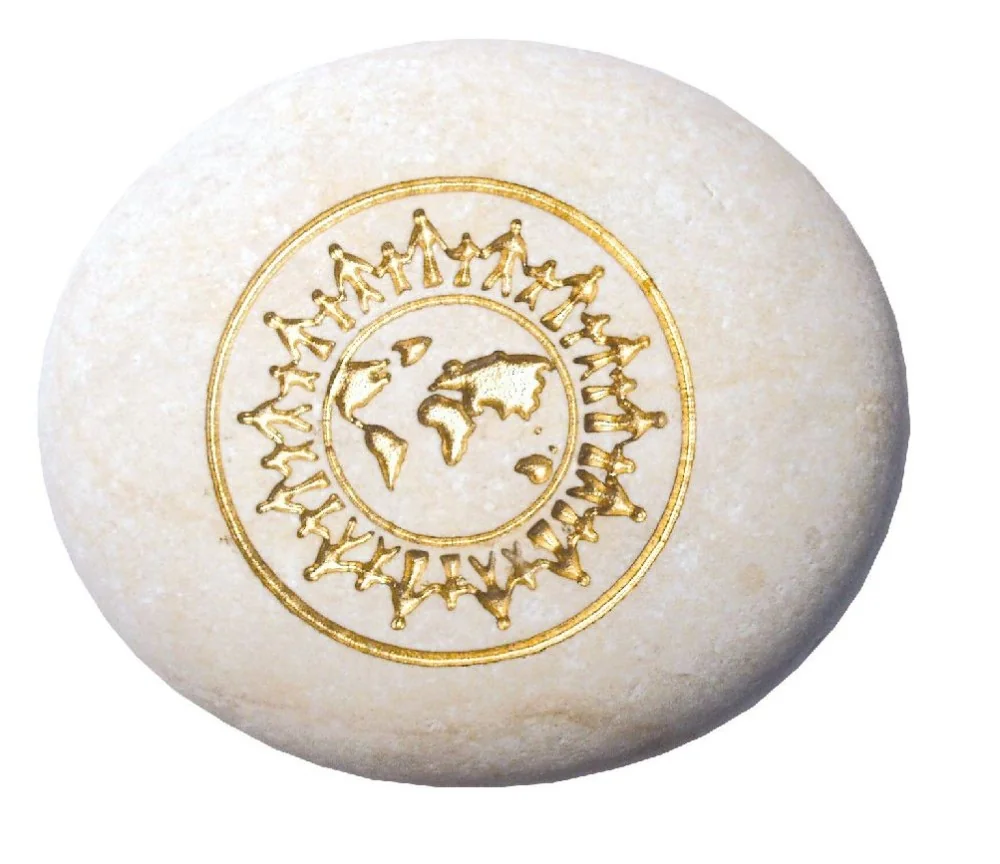 Flußstein "World in Union" Stein graviert gold bemalt