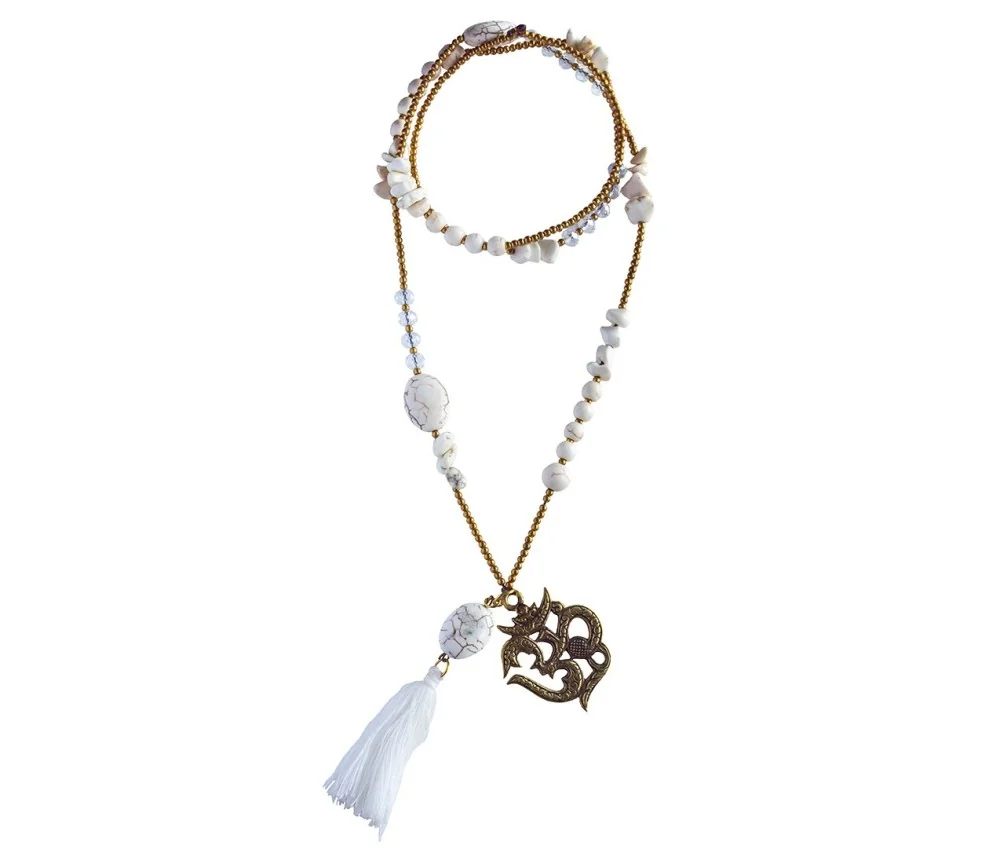 Halskette "Om" Howlith-, Glas- und Messingperlen 82cm