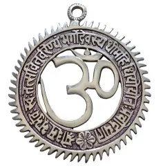 "Om" Metall 13,5x13,5 cm (Om 7,5x7,5cm) mit Gayatri Mantra