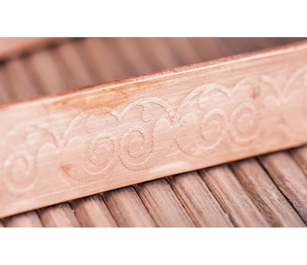 Räucherzange Kupfer mit Gravur 22x1,5 cm