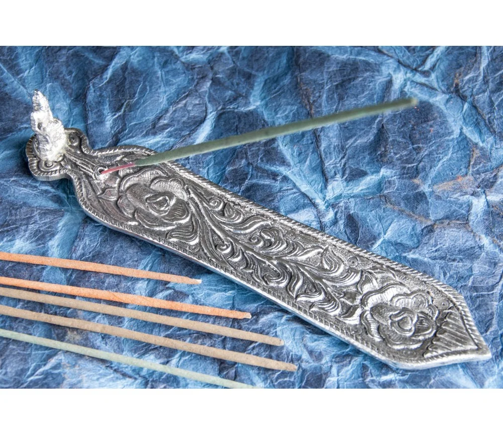 Räucherstäbchenhalter - Rosenranke Buddha - aus Aluminium