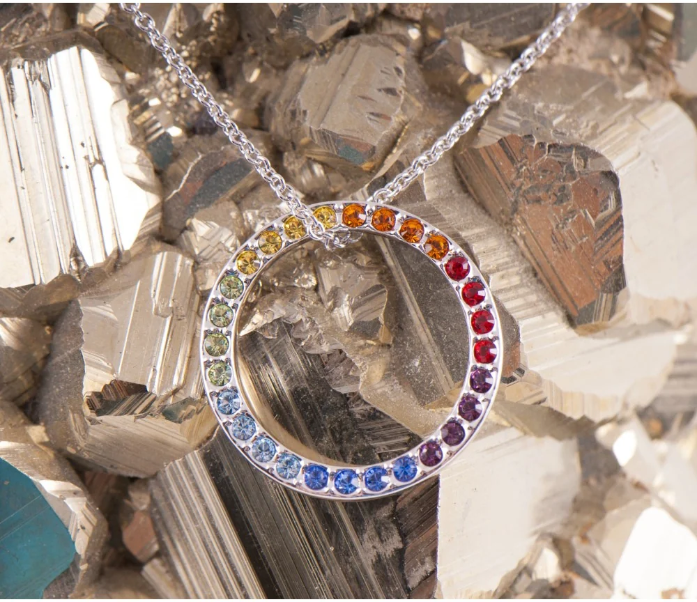 Kette mit Anhänger - Regenbogenkreis - ca. 42 cm - mit Glaskristallen