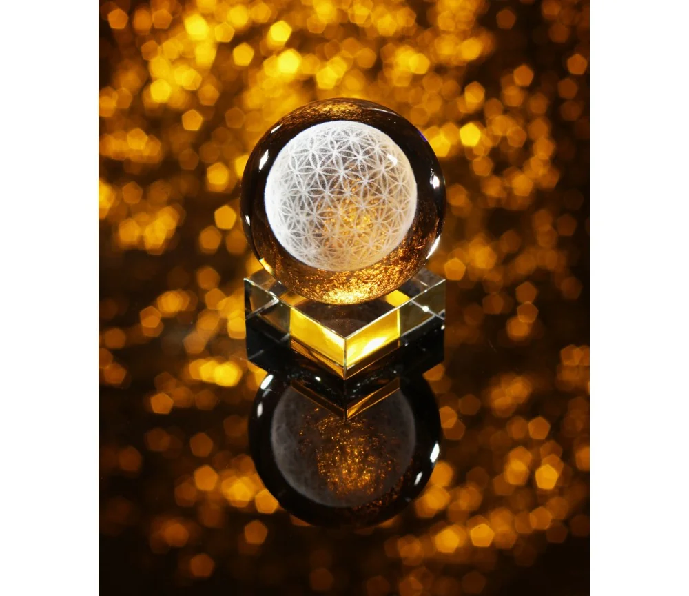 Sphärenkristall - Pyramide - Blume des Lebens -8 x 8 cm