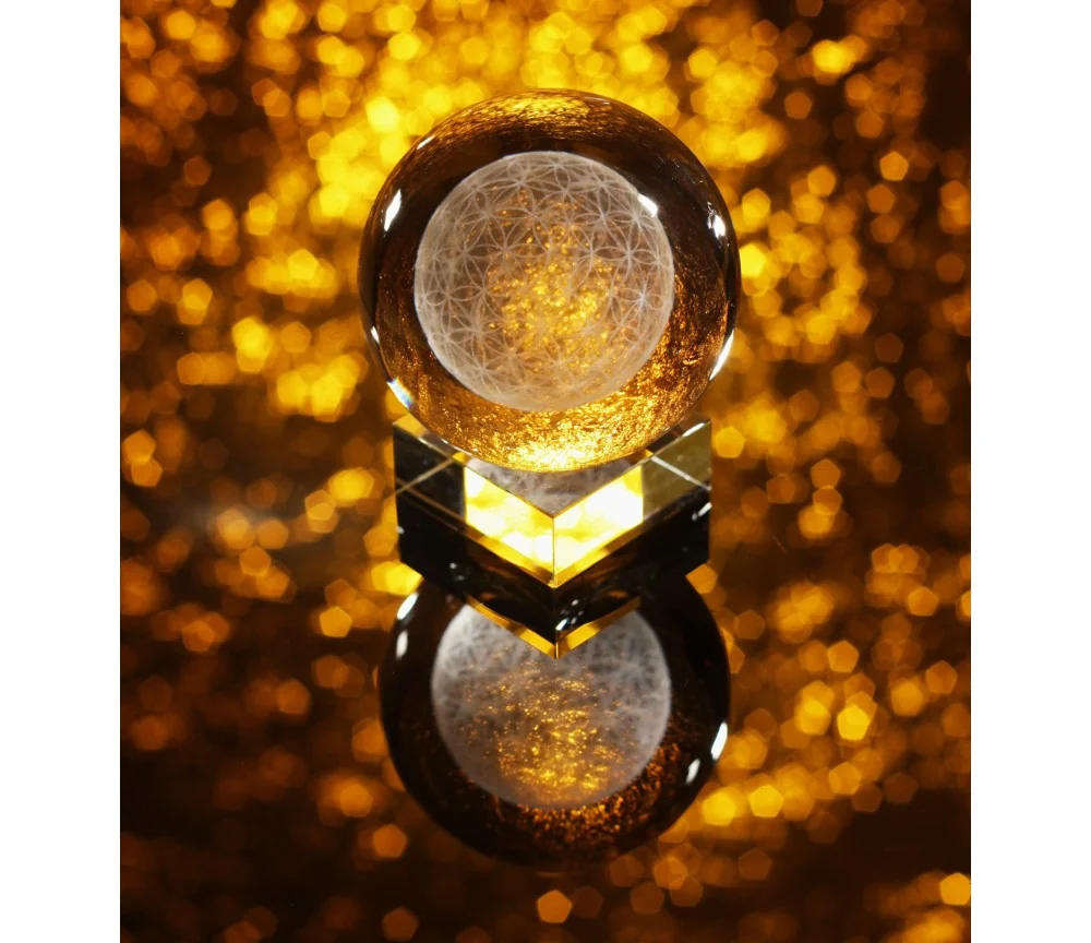 Sphärenkristall - Pyramide - Blume des Lebens -6 x 6 cm