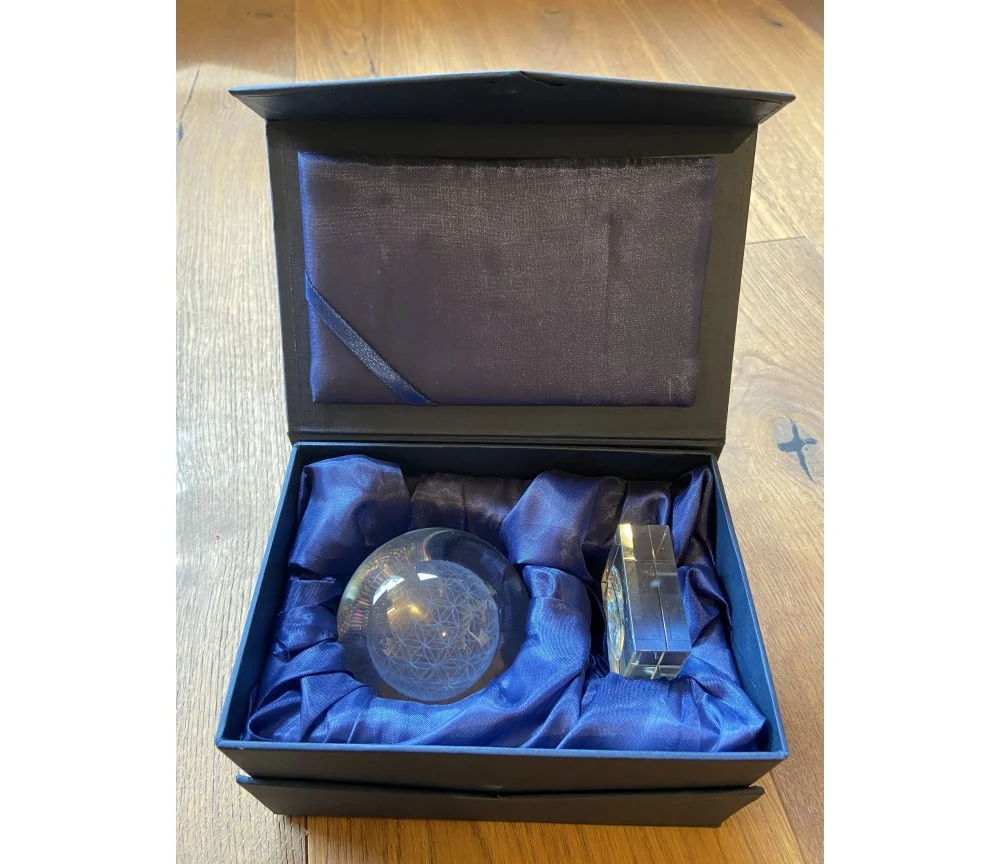 Sphärenkristall - Pyramide - Blume des Lebens -6 x 6 cm