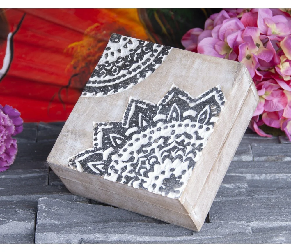 Holztruhe Schatz - & Holzbox - Mandala Silber, klein Mangoholz ca. 13,5x13,5x6,5cm