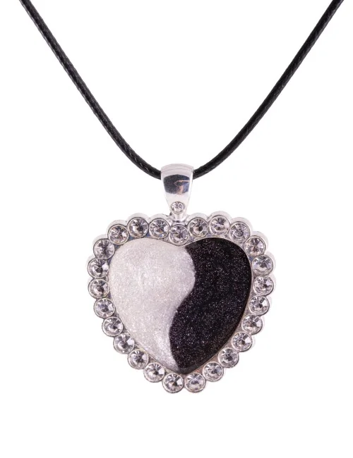 Kette mit Anhänger - Ying Yang Herz mit gewachster Baumwollkette 50cm