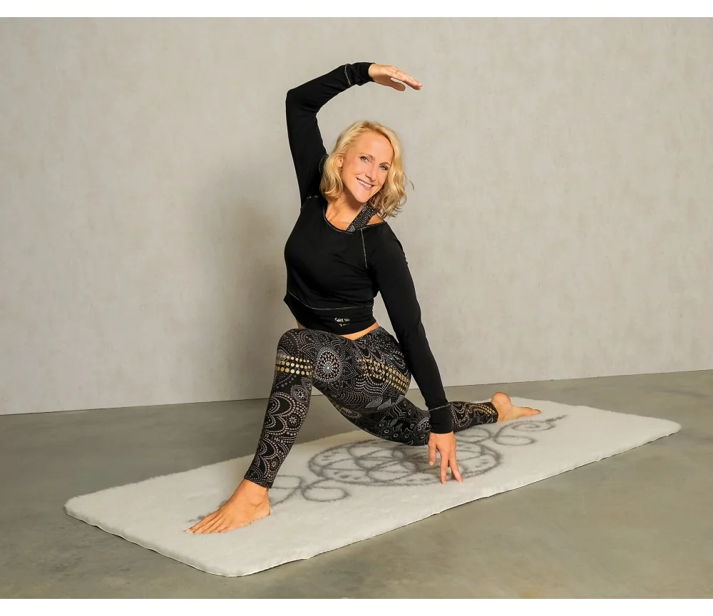 Spirit of OM - Longsleeve Crop Shirt - schwarz