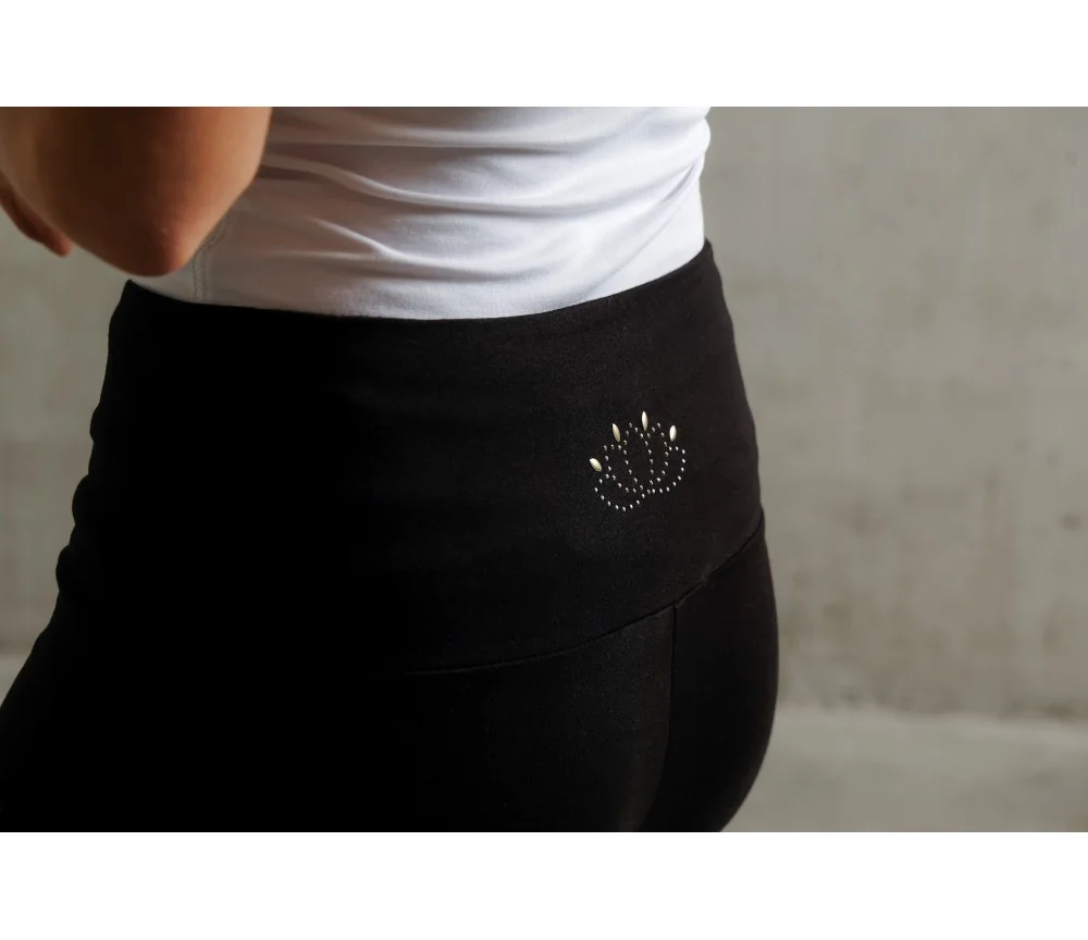 Spirit of OM - Yoga Leggings Capri - schwarz