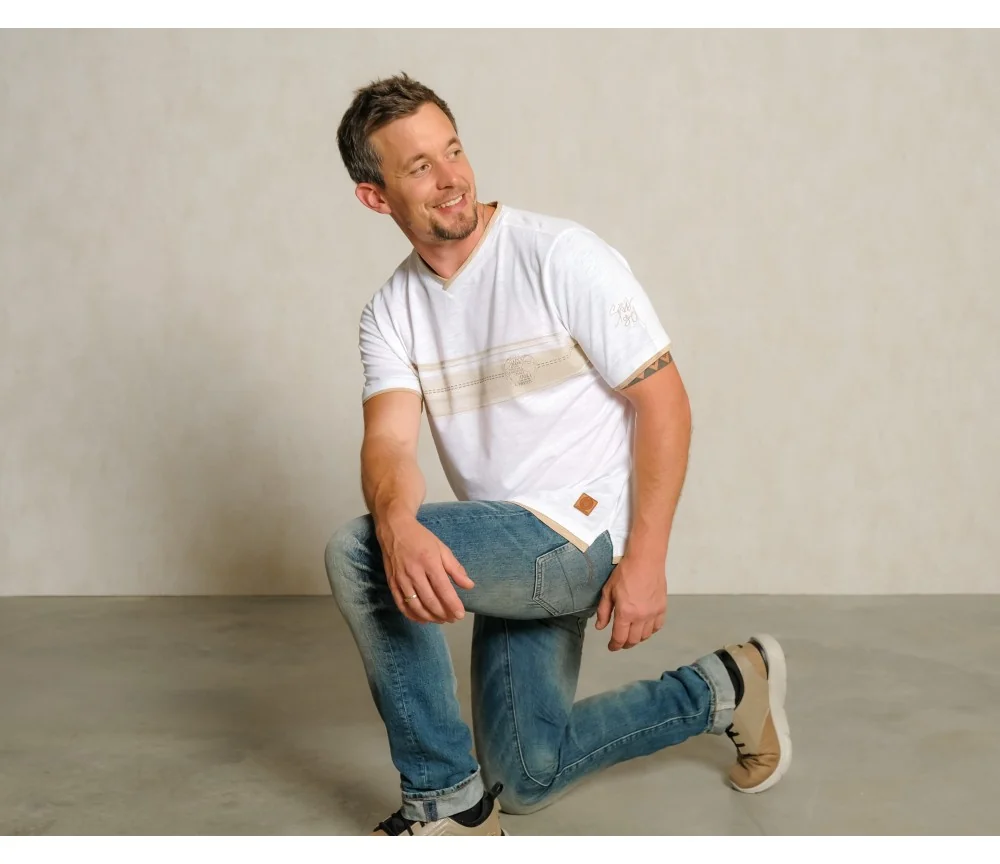 Spirit of OM - T-Shirt men Planet protect - weiß/sand