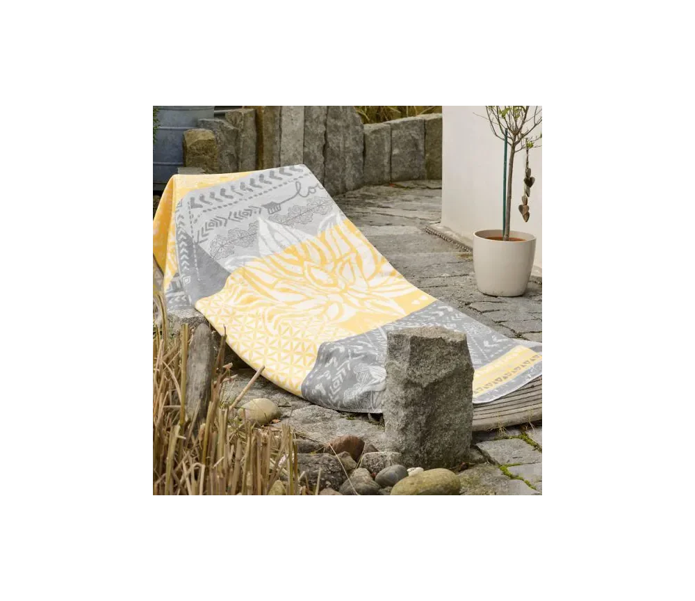 Spirit of OM - Kuscheldecke Lotus - gelb/grau