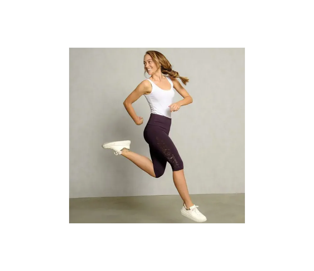 Spirit of OM - Yoga Leggings Capri - aubergine