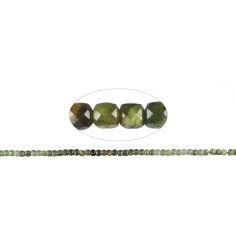 Heilstein & Edelstein-Strang - Würfel, Granat grün (Grossular), facettiert, 04mm
