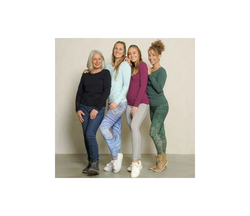 Spirit of OM - Langarm-Shirt Chakra-Flower - schwarz