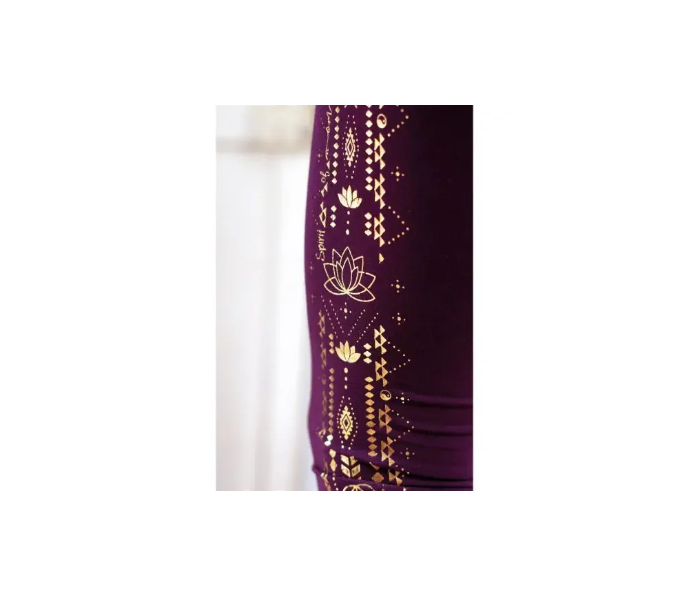 Spirit of OM - Yoga Leggings Capri - aubergine