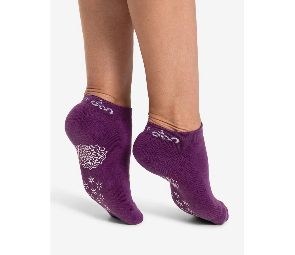 Spirit of OM - rutschfeste Yoga Socken Adhara - viola-weiß