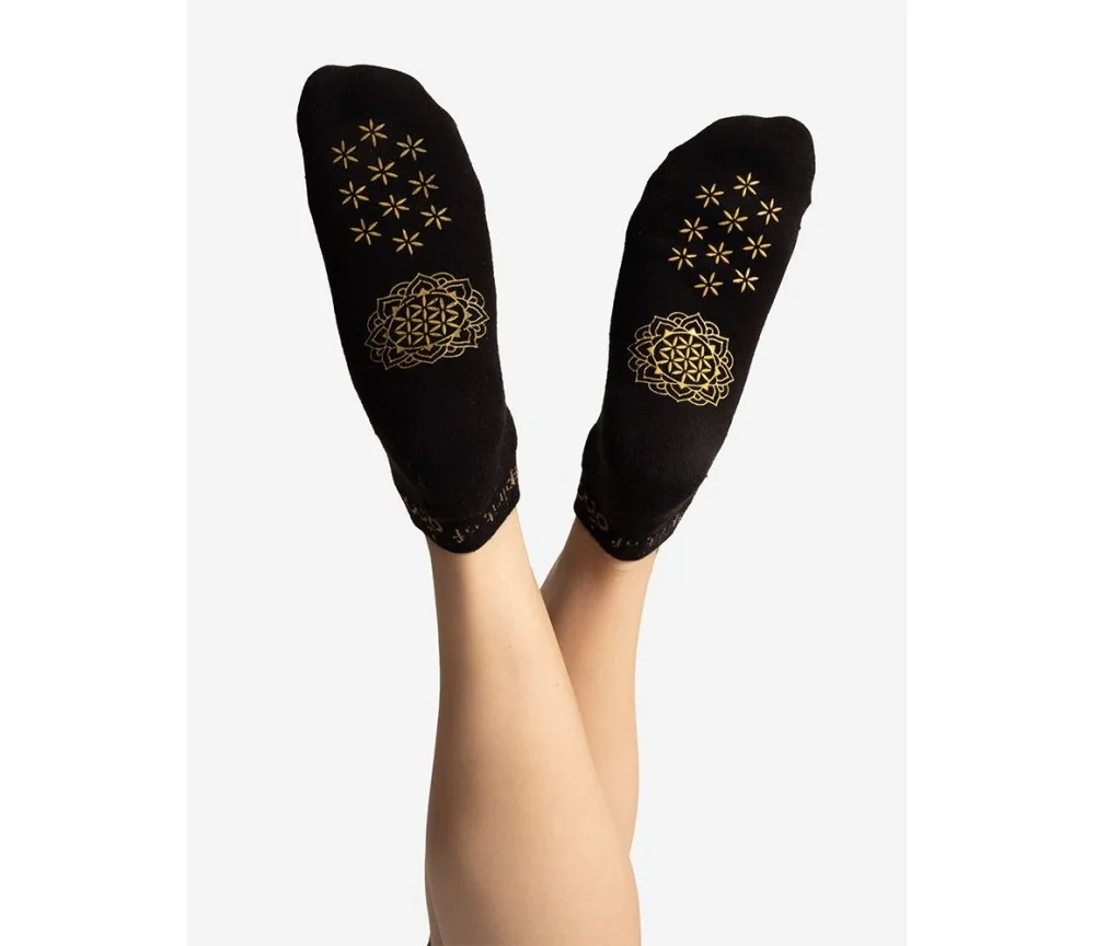 Spirit of OM - rutschfeste Yoga Socken Adhara - schwarz-gold