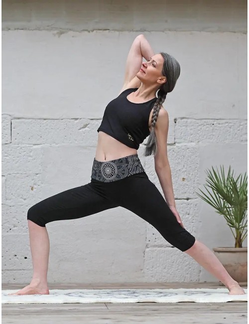 Spirit of OM - Yoga Leggings Capri Madhya Maui - schwarz-natur