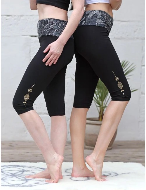 Spirit of OM - Yoga Leggings Capri Madhya Maui - schwarz-natur