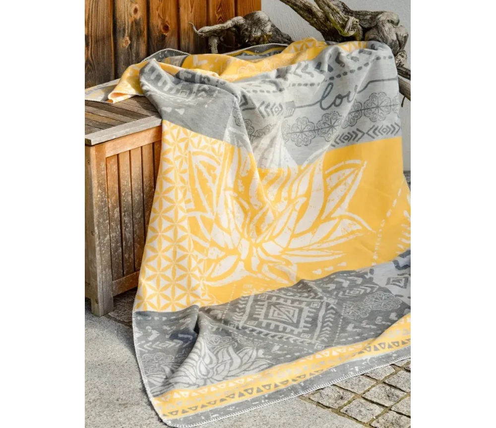 Spirit of OM - Kuscheldecke Lotus - gelb/grau