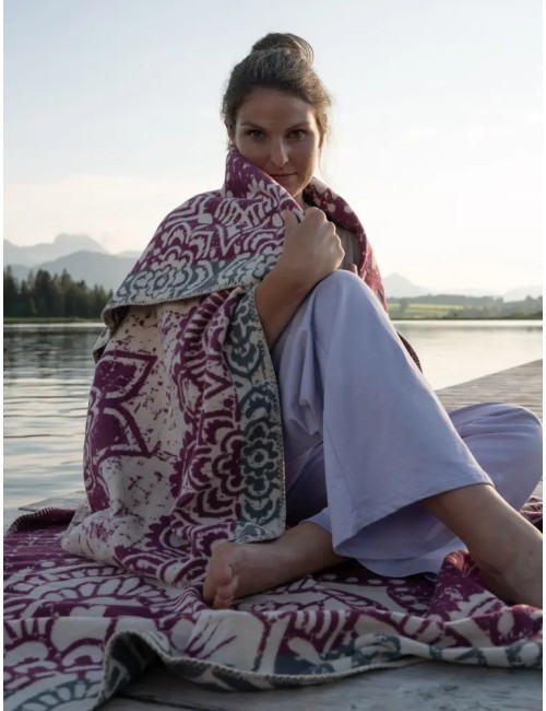 Spirit of OM - Kuscheldecke - beere