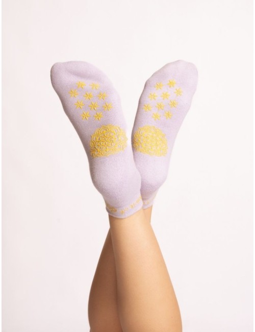Spirit of OM - rutschfeste Yoga Socken Adhara - flieder-gold