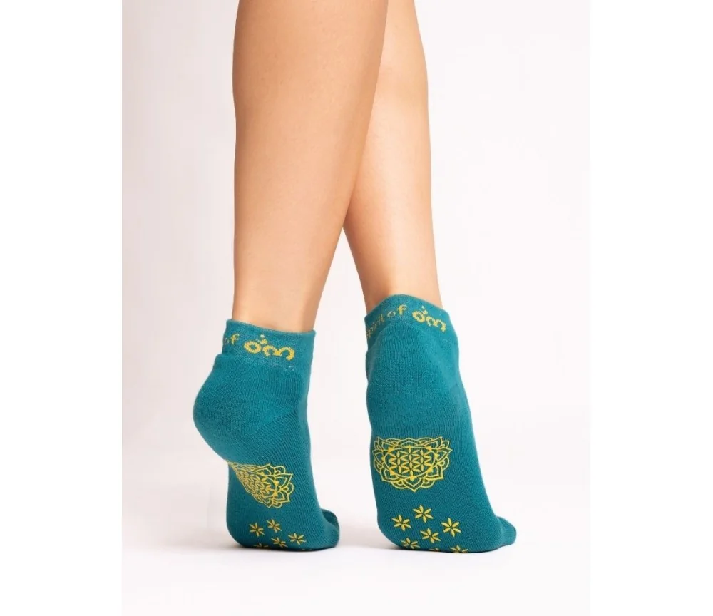 copy of copy of Spirit of OM - rutschfeste Yoga Socken Adhara - viola-weiß